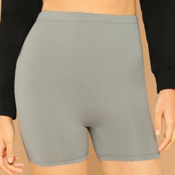 ROMWE Pants - 5/$15 Gray Biker Shorts size Medium